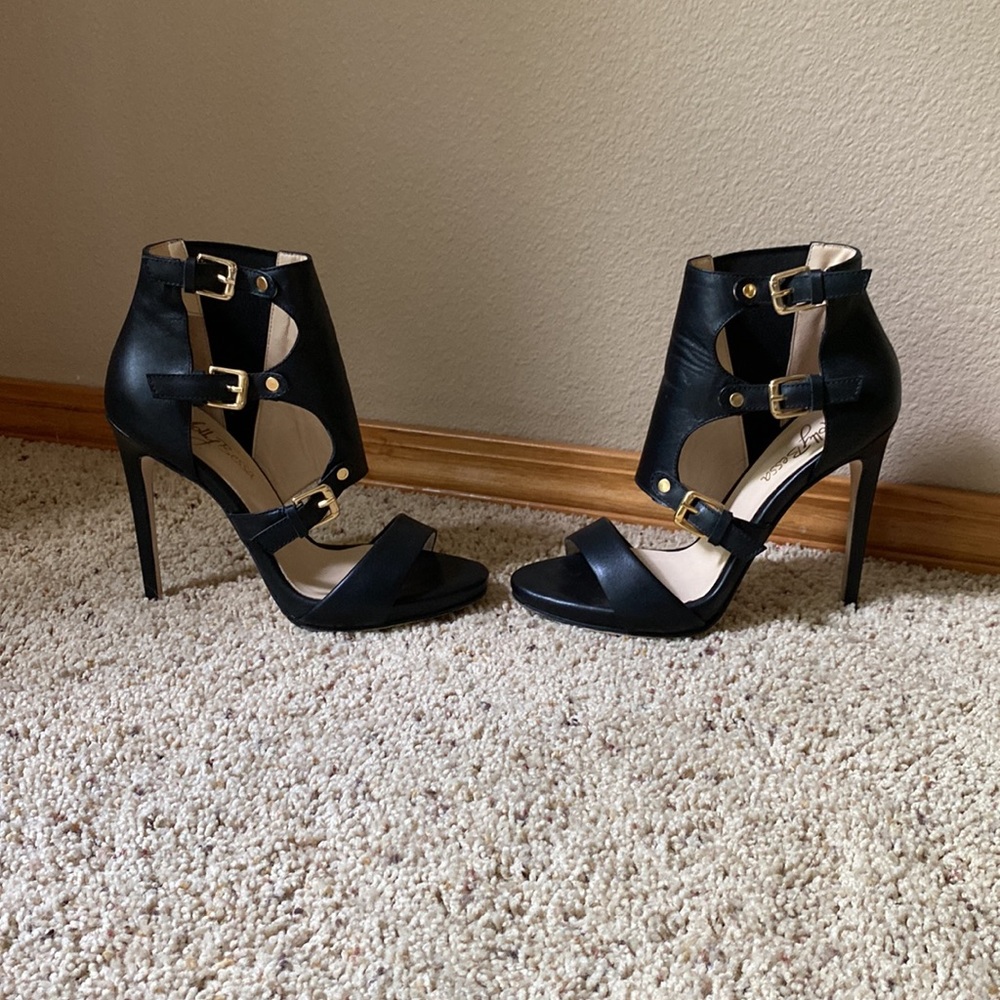 Gorgeous Leather heels shoes 😍